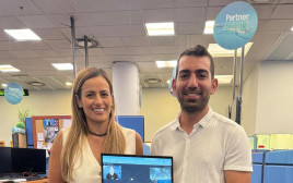 מאיה רדושינסקי סמנכ״לית חטיבת לקוחות פרטיים בפרטנר, תומר לוי מנכ״ל sign now (צילום: יח"צ)