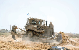 דחפור D9 צהלי (צילום: דובר צה"ל)