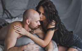 שוכב עם אמא של חברו הטוב (צילום: אינג'אימג')