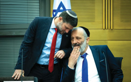 לא מן הנמנע כי השר הצעיר הטה אוזן לפטריארך הפוליטיקה הישראלית, דרעי וסמוטריץ' (צילום: יונתן זינדל פלאש 90)