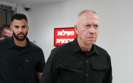 יואב גלנט בערב התקיפה האיראנית, 1.10.24 (צילום: תקשורת שר הביטחון)