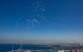 יירוטים מעל חיפה (צילום: REUTERS)