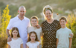 אורטל שוורץ ומשפחתה (צילום: ספי ברגר)