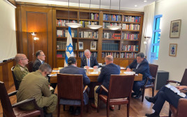 ראש הממשלה בנימין נתניהו בשיחה עם נשיא ארצות-הברית ג'ו ביידן, בלשכת ראש הממשלה בירושלים (צילום: לשכת ראש הממשלה)