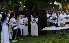 התפילה הציבורית בהפרדה בגן מאיר השנה (צילום: תומר נויברג, פלאש 90)
