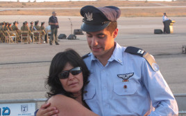 אסף דגן ואימו מירי (צילום: באדיבות המשפחה)