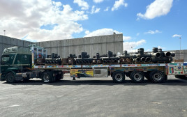המשאית עליה הוסלקו פאקטים של סיגריות "קורליה" (צילום: רשות המיסים)