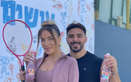 ג'וליה ויוגב ביוזמת הבקבוק הוורוד של מי עדן  (צילום: יח"צ)
