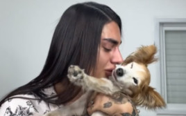 אוריאן ספיבק והכלבה (צילום: מתוך טיקטוק)