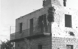 הנפת דגל ישראל בפלוג'ה (צילום: דוד אלדן לע"מ)