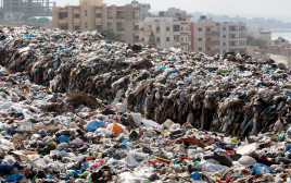 הרי פסולות בלבנון (צילום: REUTERS/Aziz Taher)