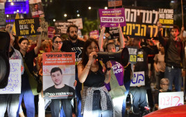 הפגנה בתל אביב, 06.11 (צילום: אבשלום ששוני)