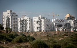שכונה חדשה בבנייה בחולון, אוקטובר 2024 (צילום: מרים אלסטר, פלאש 90)