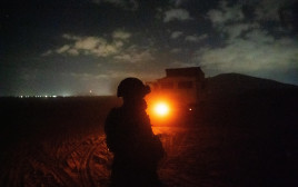 לוחם במרחב התוואים בדרום רצועת עזה (צילום: דובר צה"ל)