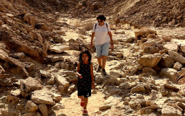 שביל החבצלות על שם אהד כהן ז''ל, בסמוך למושב עידן (צילום: אביעד בר, הערבה התיכונה)
