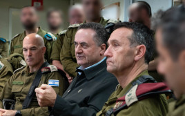 ישראל כ"ץ, הרצי הלוי, אורי גורדין  (צילום: דוברות משרד הביטחון)