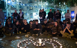 מעגל נרות לזכר עשרת נספי אסון נחל צפית (צילום: יונתן זינדל, פלאש 90)
