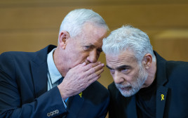 יאיר לפיד, בני גנץ (צילום: יונתן זינדל, פלאש 90)