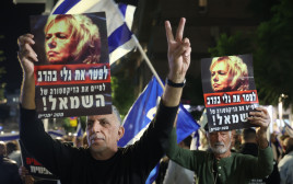 הפגנה מול ביתה של גלי בהרב מיארה, נובמבר 2024 (צילום: אבשלום ששוני)