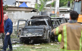 זירת הנפילה בפתח תקווה (צילום: אבשלום ששוני)