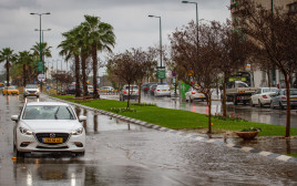מזג אוויר גשום, הצפה (צילום: פלאש 90)