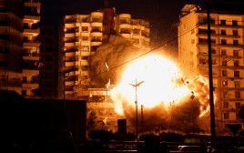 תקיפה בביירות (צילום: REUTERS/Adnan Abidi)