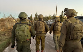 יחידת הצנחנים נכנסת לסוריה (צילום: דובר צה"ל)