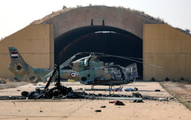 מסוק סורי הרוס (צילום:  BAKR ALKASEM/AFP via Getty Images)