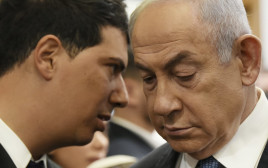 בנימין נתניהו ועו"ד עמית חדד ביום פתיחת עדות נתניהו (צילום: רובי קסטרו)