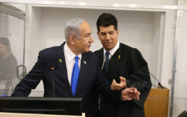 רה"מ נתניהו עם פרקליטו עמית חדד (צילום: עמית שאבי)