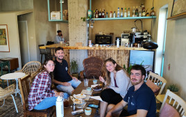 בר קפה וחצר תרבות באשלים  (צילום: באדיבות איילים)