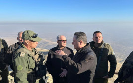 ראש הממשלה בנימין נתניהו והשר ישראל כ"ץ ברכס החרמון (צילום: תקשורת שר הביטחון)