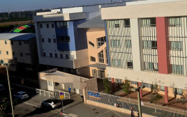 החשד: מורה תקף תלמידים בבית הספר בפתח תקווה (צילום: זאב שטרן)