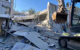 הטיל מתימן: ההרס מפגיעת הרסיס בבית הספר ברמת אפעל  (צילום: אבשלום ששוני)