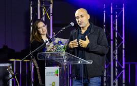 אביחי ברודץ' ופרופ' נעה אליקים רז (צילום: שאולי לנדנר)