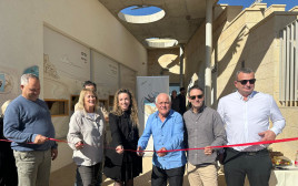 גזירת הסרט במרכז הצפרות  (צילום: דוברות רמת הנגב)