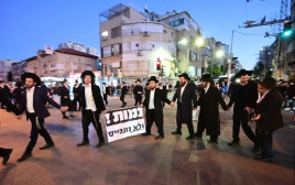 מפגינים במחאה נגד חוק הגיוס, בני ברק (צילום: יוסי זליגר/TPS)