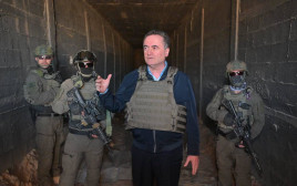 שר הביטחון ישראל כ"ץ בביקור בציר פילדלפי (צילום: שלומי אמסלם, משרד הביטחון)