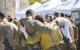 מוצרי חשמל לחיילים (צילום: אורי שמש)