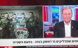עודד בן עמי שר יחד עם חיילי צה"ל "מעוז צור" (צילום: פרטי)