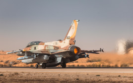המראת מטוסי הקרב לתקיפה בתימן (צילום: דובר צהל)