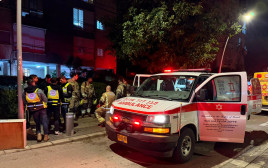 פיצוץ בניין מגורים בראשל"צ (צילום: דוברות מד"א)