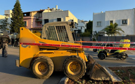 הטרקטור בזירת אירוע הדריסה (צילום: תיעוד מבצעי מד"א)