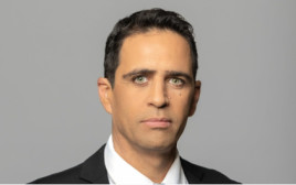 אלמוג בוקר (צילום: צילום מסך רשת 13)