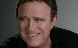 יהורם גאון בבנייני האומה (צילום: אילן בשור)