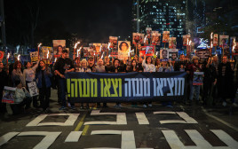 הפגנת תמיכה במשפחות החטופים (צילום: יונתן זינדל, פלאש 90)