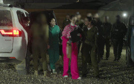 החטופות שבות. תזונה מדורגת קפדנית (צילום: דובר צה"ל)