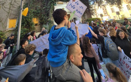 מחאת ההורים בבית הספר גורדון בגבעתיים (צילום: הנהגת ההורים בבית הספר גורדון)