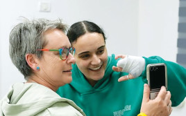 אמילי דמארי. מעקב לאחר קטיעת האצבעות (צילום: דוברות שיבא)