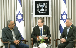 הנשיא הרצוג, יזהר שי ודדי שמחי (צילום: עמוס בן גרשום לע"מ)